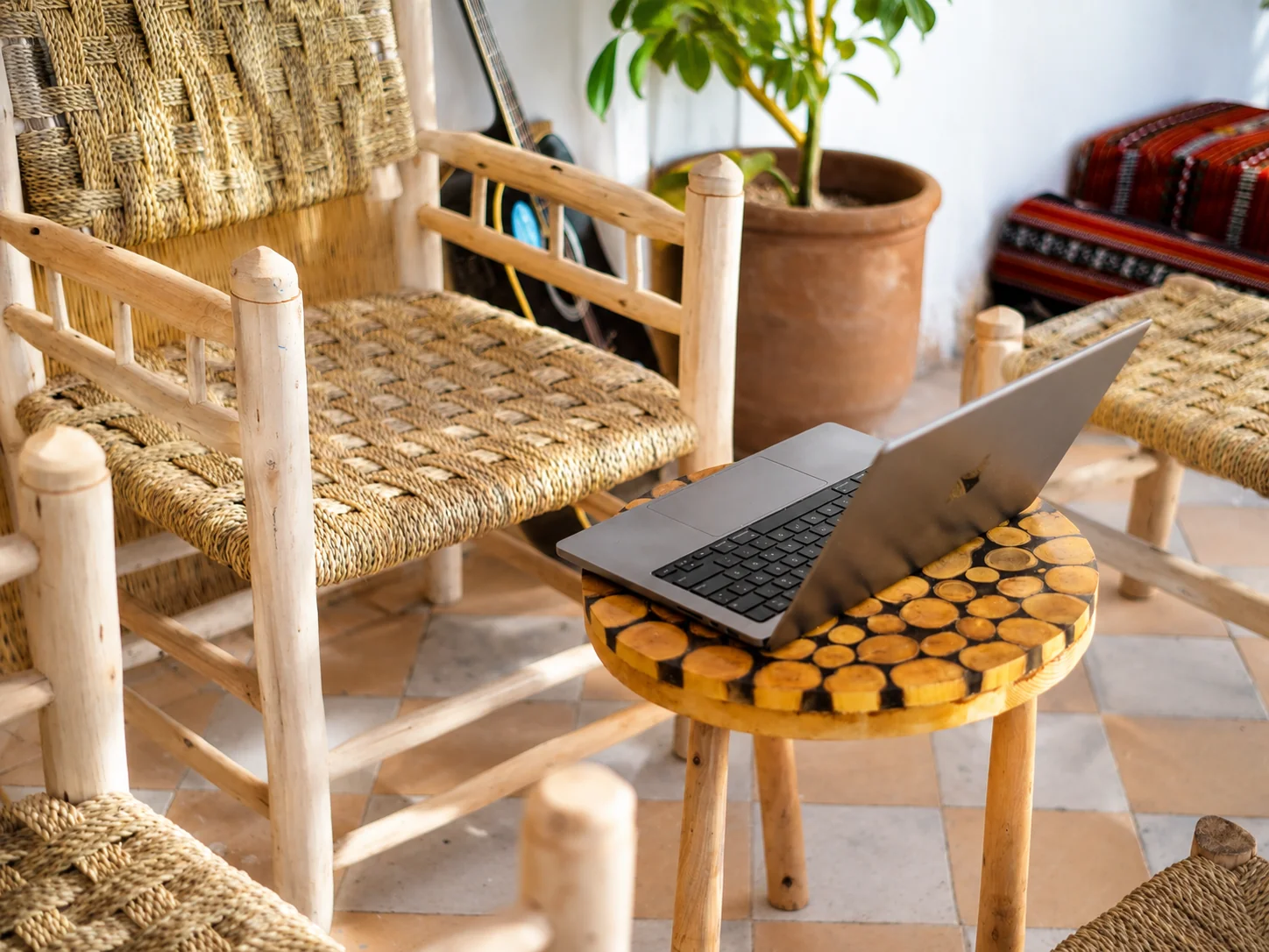 Coworking mosaic table